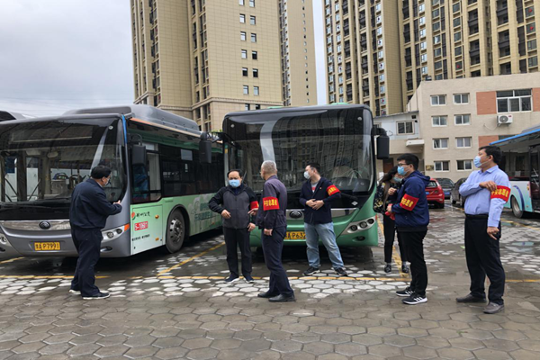 中共鄭州赫喆文化傳播有限公司黨支部開展“疫情防控常態(tài)化，為公共交通助力”志愿服務(wù)實(shí)踐活動